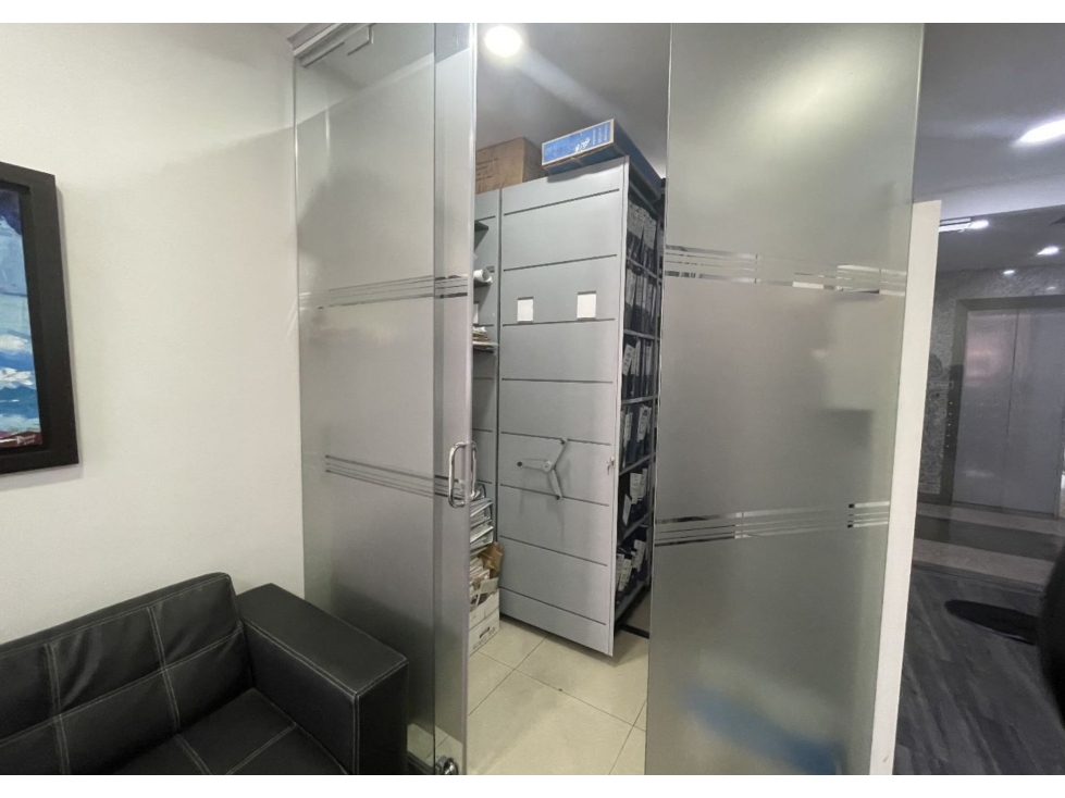 VENDO O ARRIENDO OFICINA EN CENTRO EMPRESARIAL CHICO — foto 4