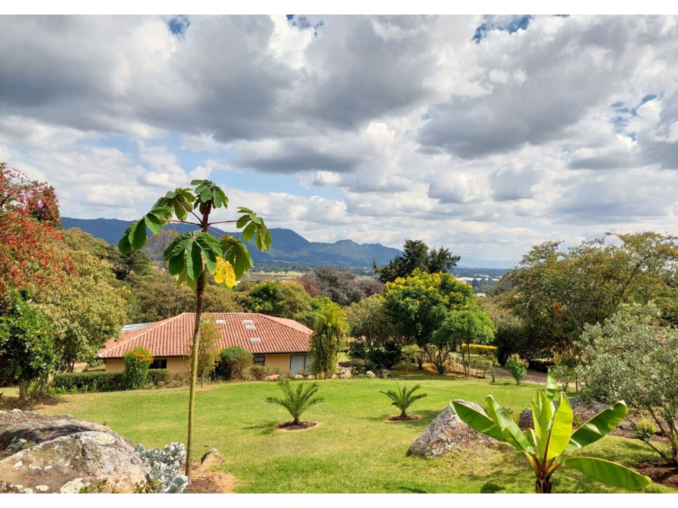 ARRIENDO EN TENJO CASA ACOGEDORA CERCA AL PUEBLO