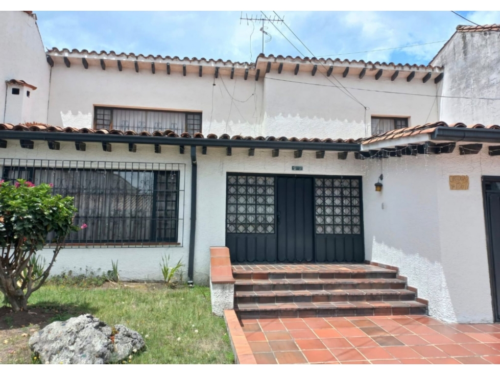 VENDO AMPLIA Y ACOGEDORA CASA EN NIZA