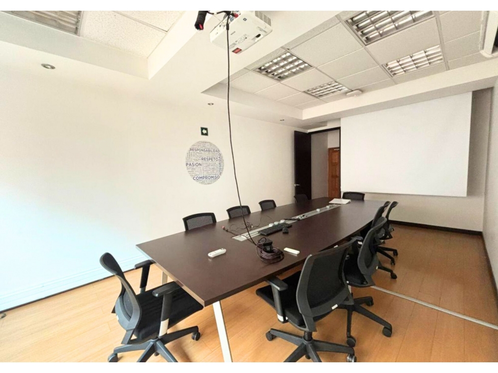SE VENDE O ARRIENDA, OFICINAS EN LA AUTOPISTA NORTE CON 118