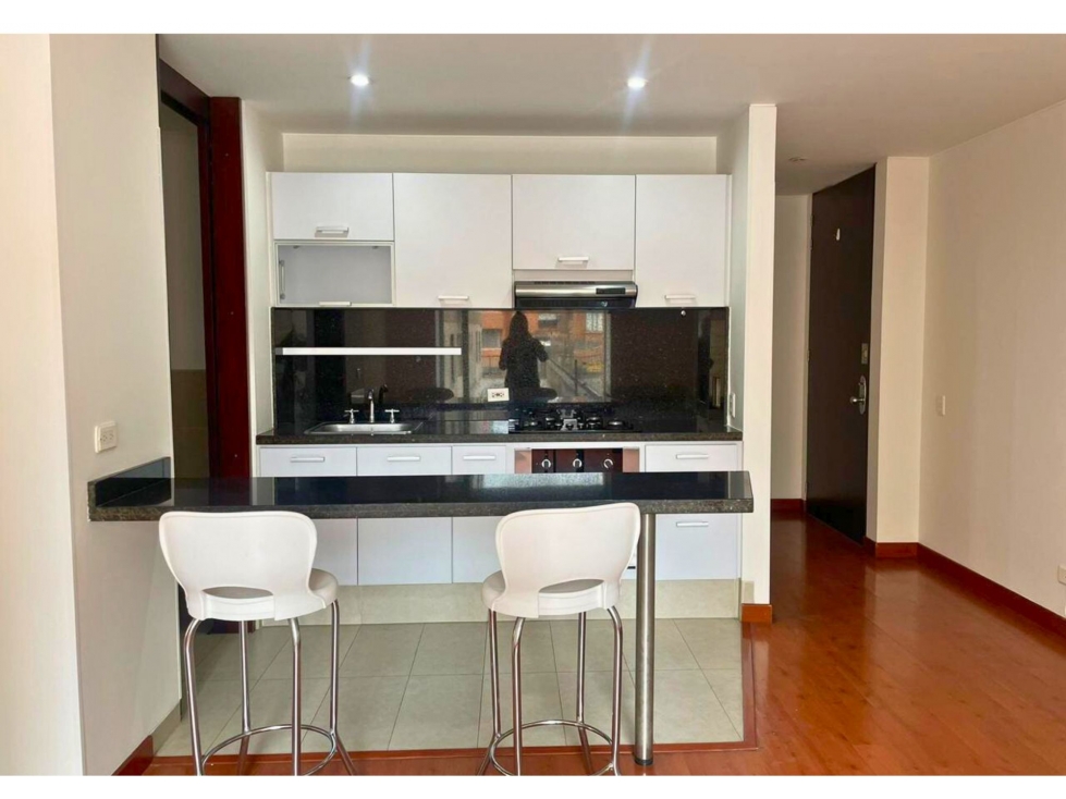ARRIENDO APARTAMENTO EN SANTA BARBARA MAGNIFICA UBICACIÓN — foto 2
