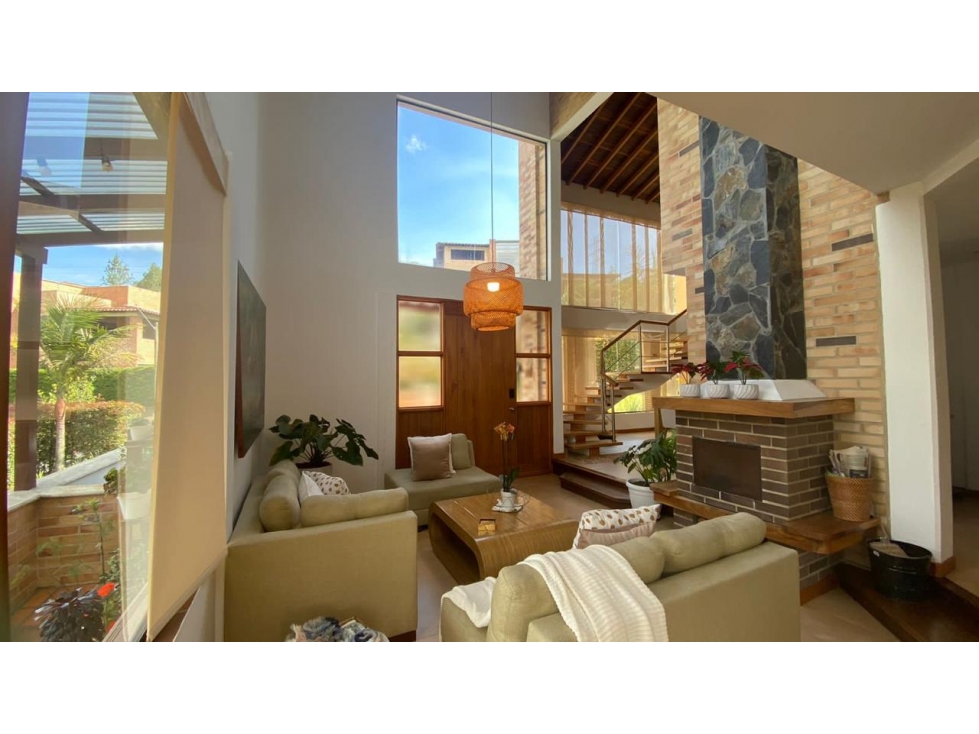 Linda casa en Escobero Parte Alta (*)