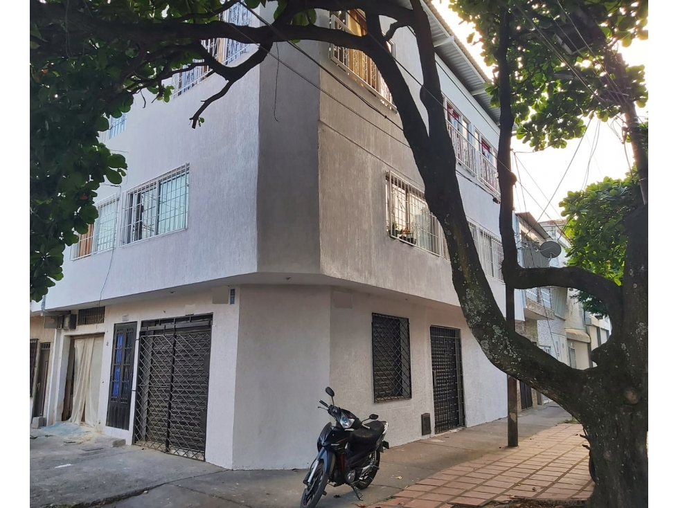 Casa en venta - Barrio Municipal - Tres pisos - Cali
