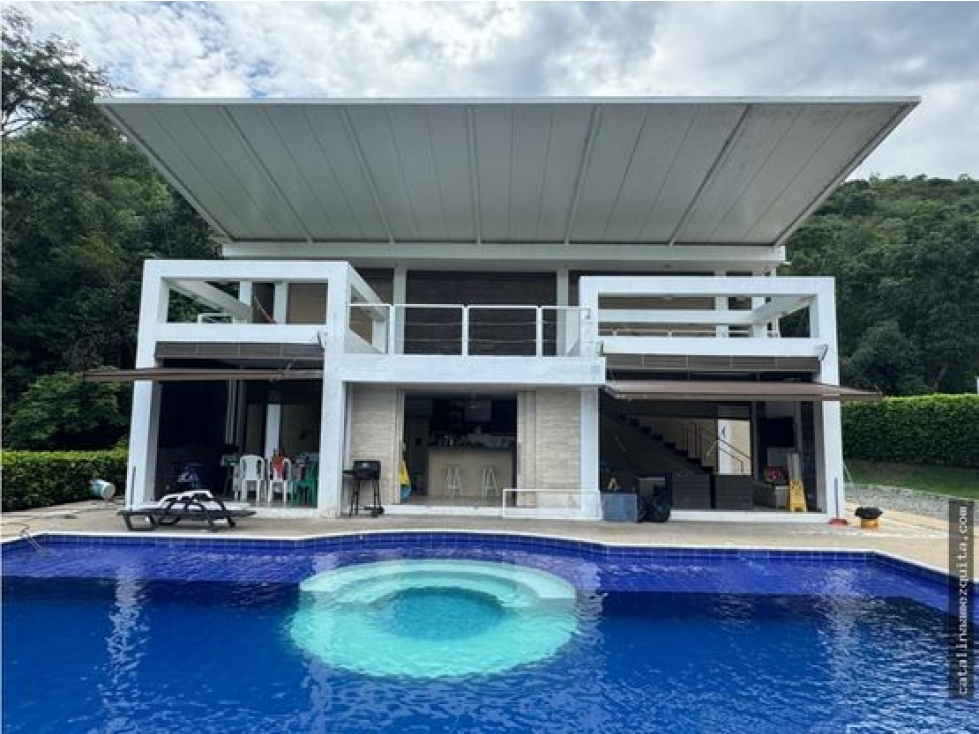 HERMOSA FINCA MODERNA EN PARCELACION EN SANTA FE DE ANTIOQUIA — foto 2
