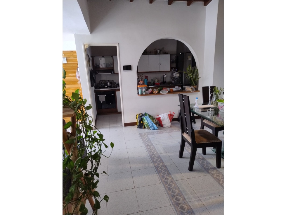 COMPRA AMPLIO APARTAMENTO EN SUPER UBICACION EN LAURELES — foto 2