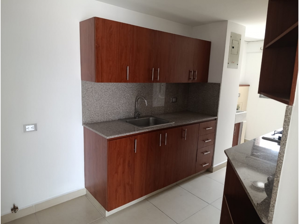 APARTAMENTO EN VENTA CASTROPOL PERFECTO PARA REMODELAR — foto 4
