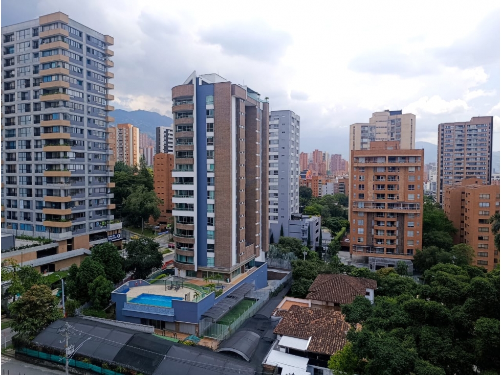 APARTAMENTO EN VENTA CASTROPOL PERFECTO PARA REMODELAR — foto 2