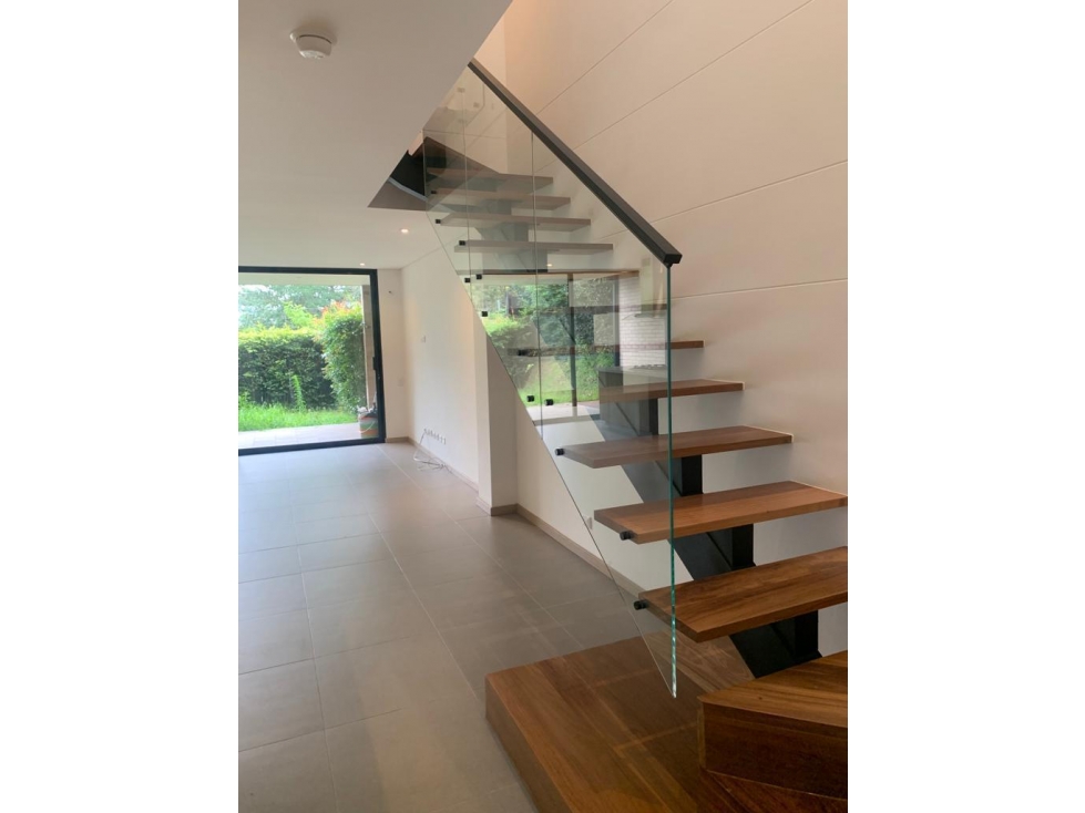 ARRIENDO CASA CAMPESTRE EN ENVIGADO SECTOR LOMA DE LA ESMERALDA — foto 2