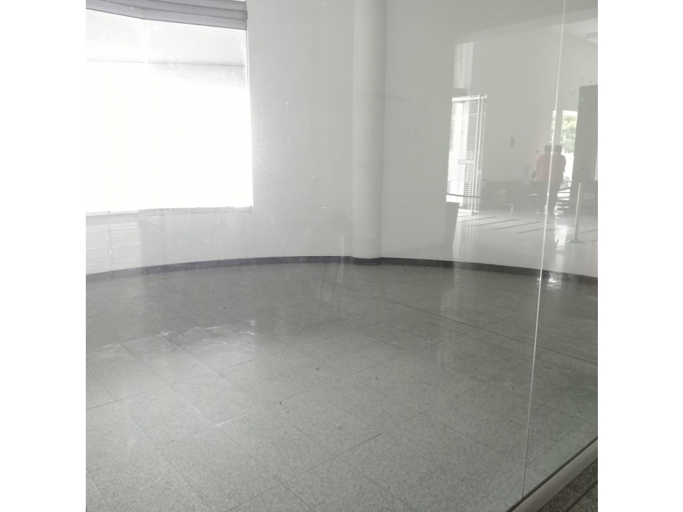 ARRIENDO OFICINA EN LA AV EL POBLADO — foto 3