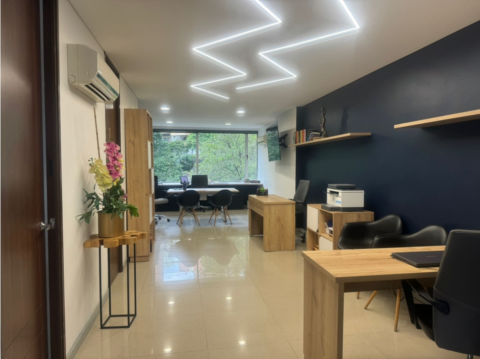 VENTA DE OFICINA SECTOR CASTROPOL AVENIDA EL POBLADO