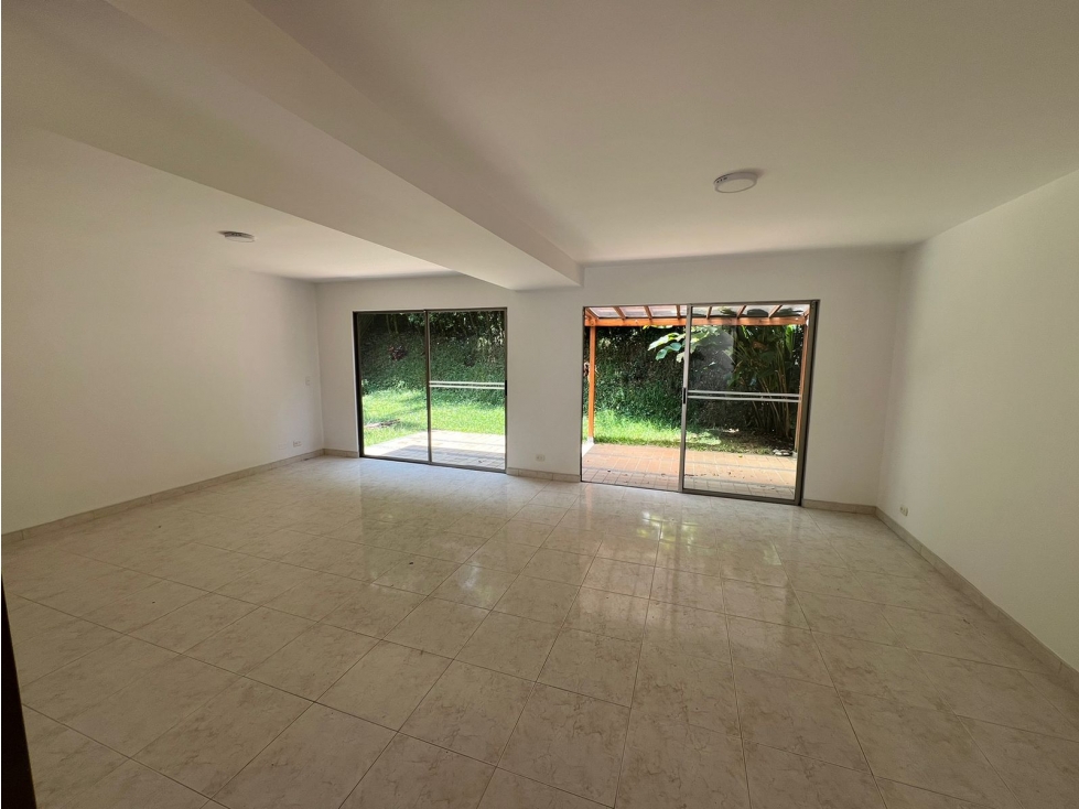 VENDO CASA EN ENVIGADO SECTOR EL ATRAVESADO