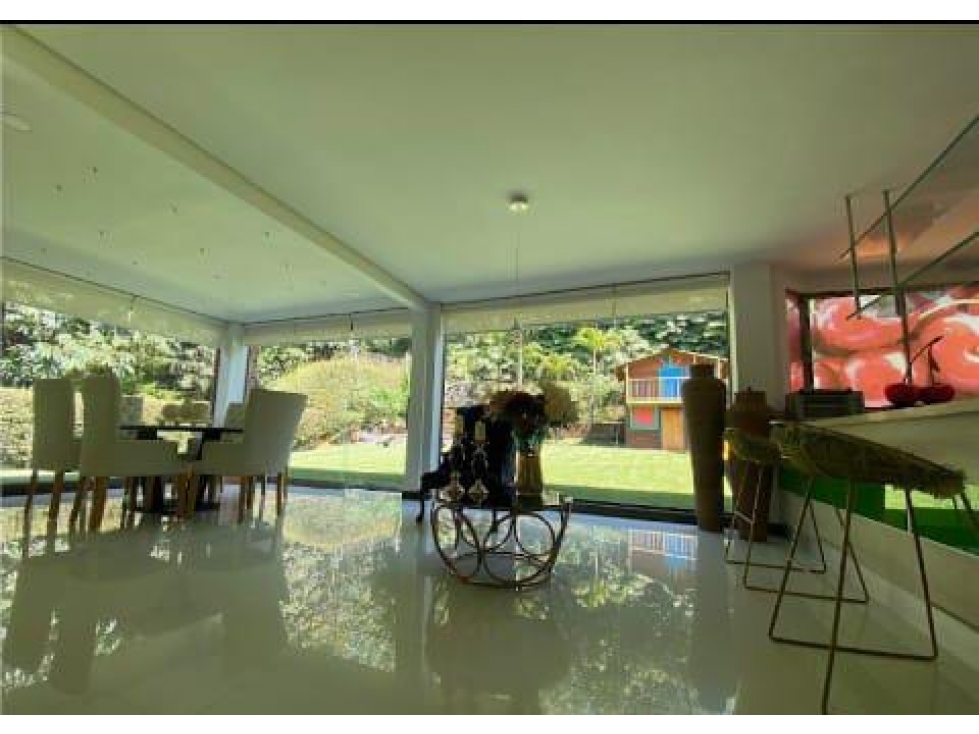 EN VENTA CASA DE DOS NIVELES SECTOR LOMA DEL ZORRO EN EL POBLADO