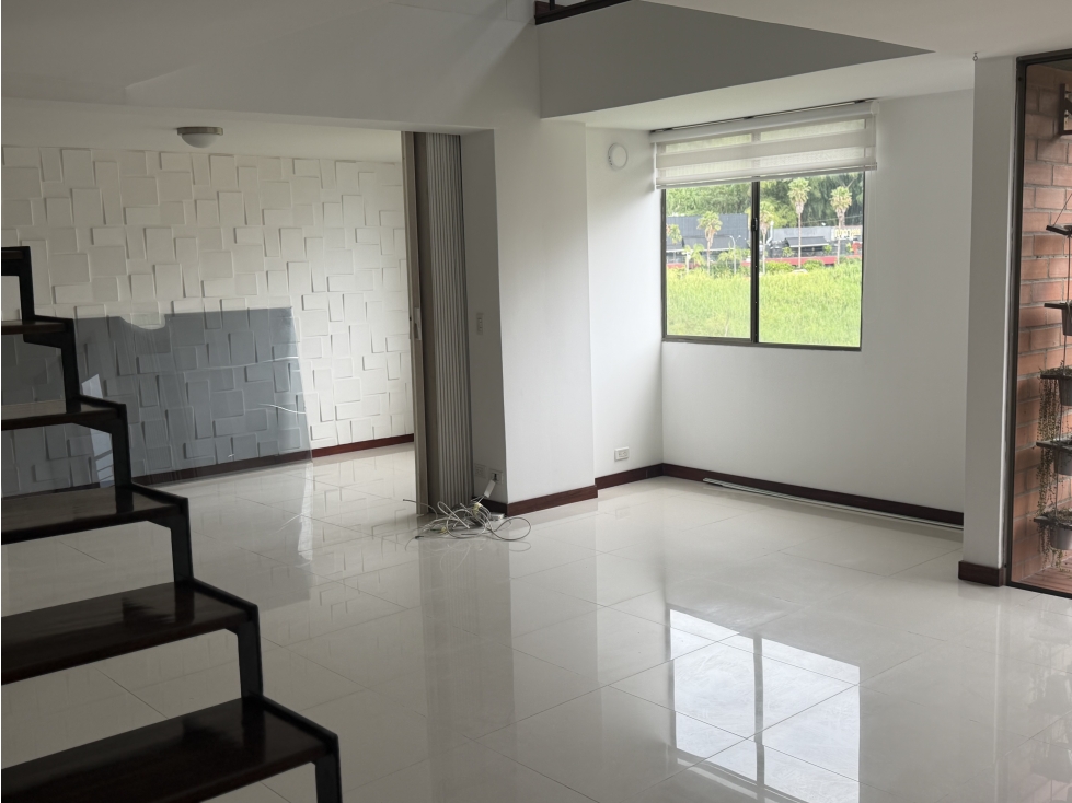 EN ARRIENDO APARTAMENTO LOMA DEL ENCIERRO CASTROPOL EN EL POBLADO — foto 3