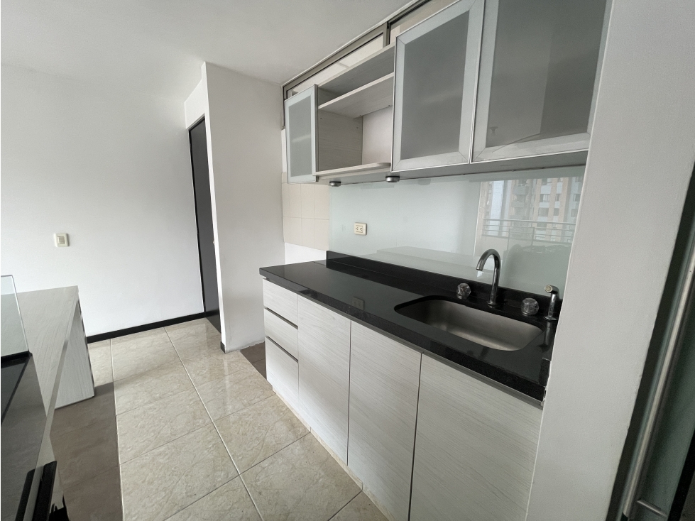 ALQUILER APARTAMENTO EN MEDELLÍN SECTOR LOMA DE LOS BERNAL — foto 4