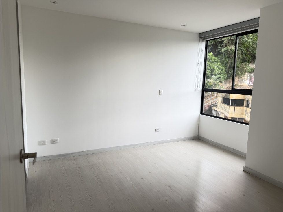 VENDO APARTAMENTO EN EL POBLADO SECTOR CASTROPOL — foto 5