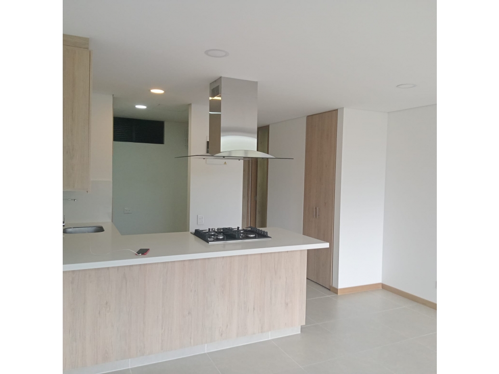 ARRIENDO APARTAESTUDIO EN POBLADO SECTOR PALMAS - COUNTRY CLUB
