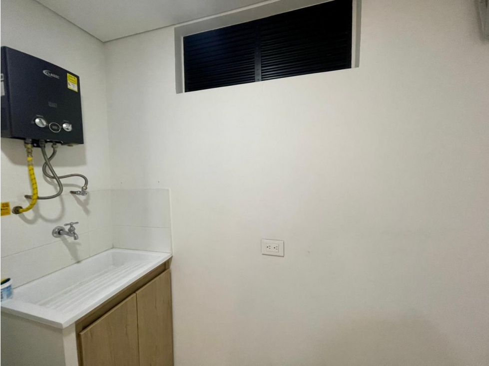 ARRIENDO APARTAESTUDIO EN POBLADO SECTOR PALMAS - COUNTRY CLUB — foto 4