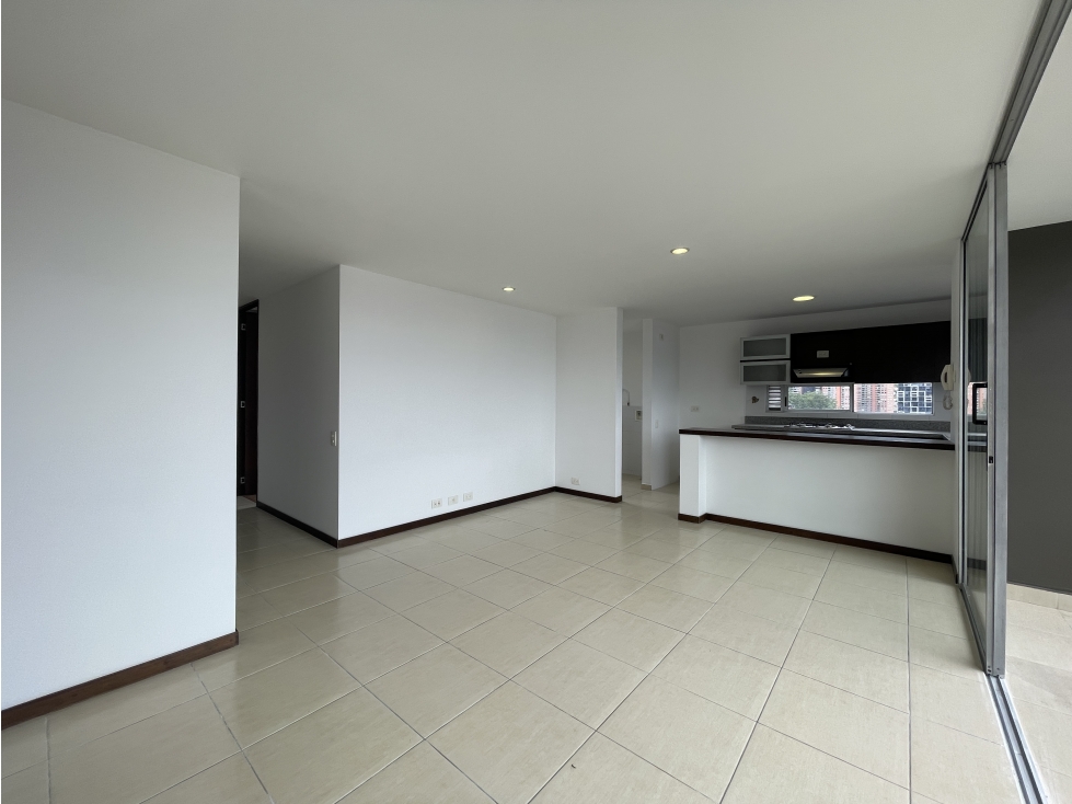 EN ARRIENDO APARTAMENTO EN LAS PALMAS SECTOR COUNTRY CLUB EL POBLADO — foto 2