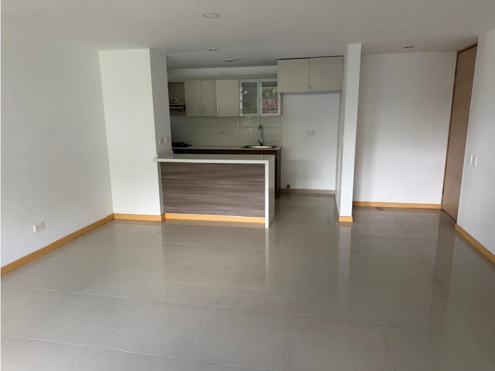 RENTA APARTAMENTO EN EL POBLADO SECTOR CASTROPOL — foto 2