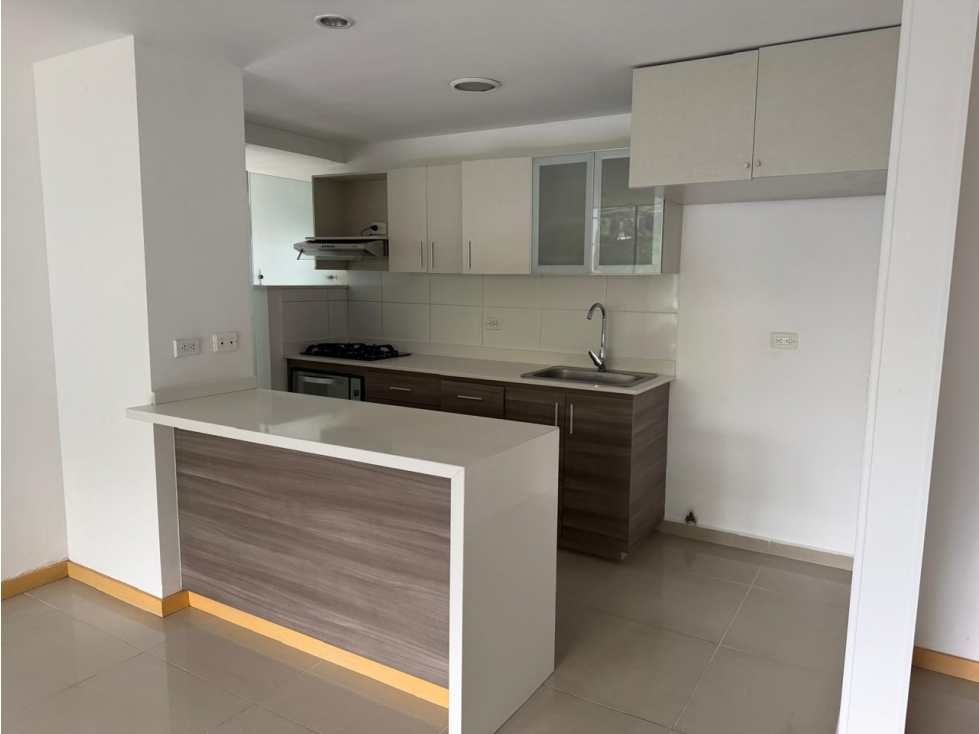 RENTA APARTAMENTO EN EL POBLADO SECTOR CASTROPOL — foto 3