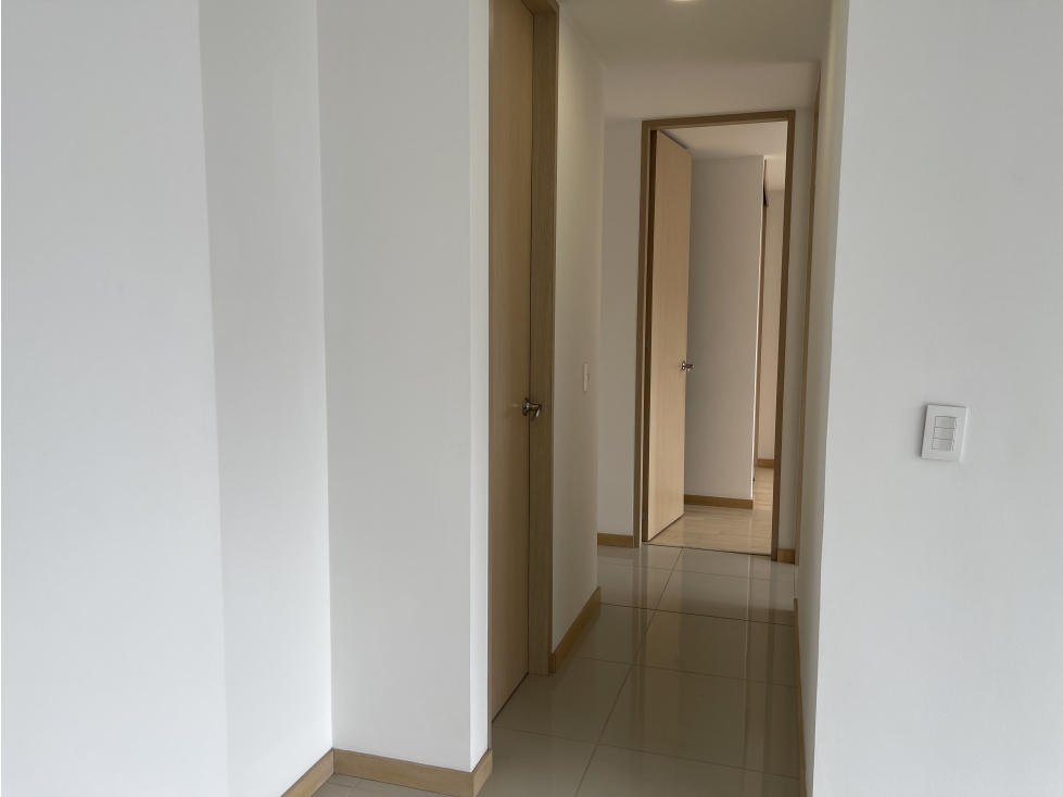 ARRIENDO APARTAMENTO SECTOR LOMA DEL INDIO EN EL POBLADO — foto 4