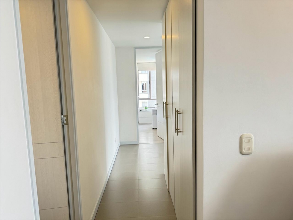 EN ARRIENDO APARTAMENTO AMOBLADO EN EL POBLADO MEDELLÍN COLOMBIA — foto 2