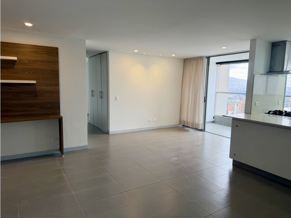 ARRIENDO APARTAMENTO EN EL POBLADO SECTOR CASTROPOL — foto 2