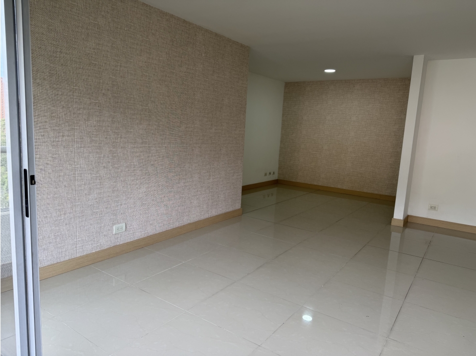 ARRIENDO APARTAMENTO EN EL POBLADO SECTOR CASTROPOL — foto 2