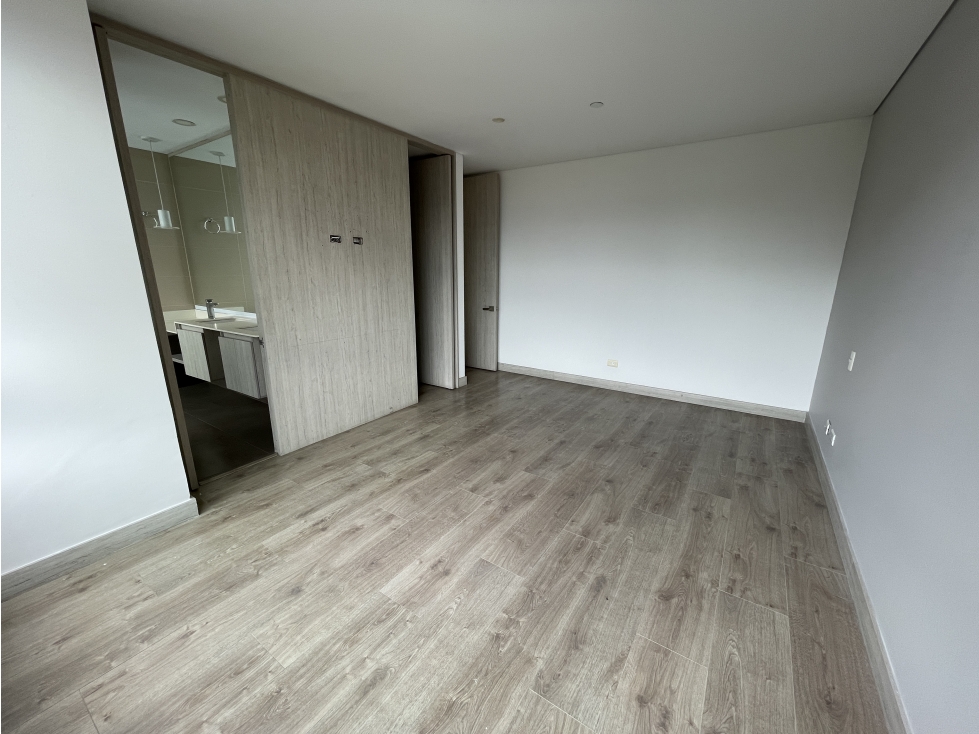 EN ARRIENDO APARTAMENTO SECTOR CASTROPOL EN EL POBLADO — foto 6