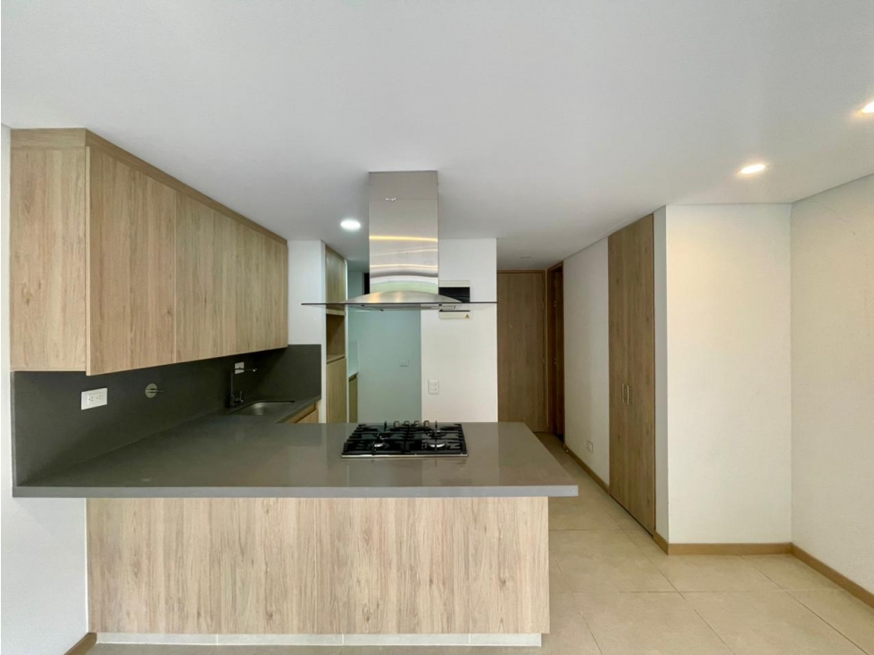 ARRIENDO APARTAESTUDIO EN POBLADO SECTOR PALMAS - COUNTRY CLUB