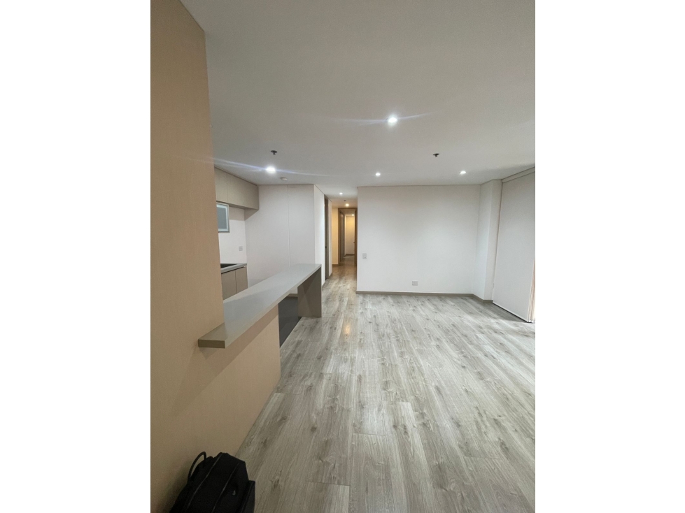 ARRIENDO APTO SECTOR PADRE MARIANITO EL POBLADO — foto 5