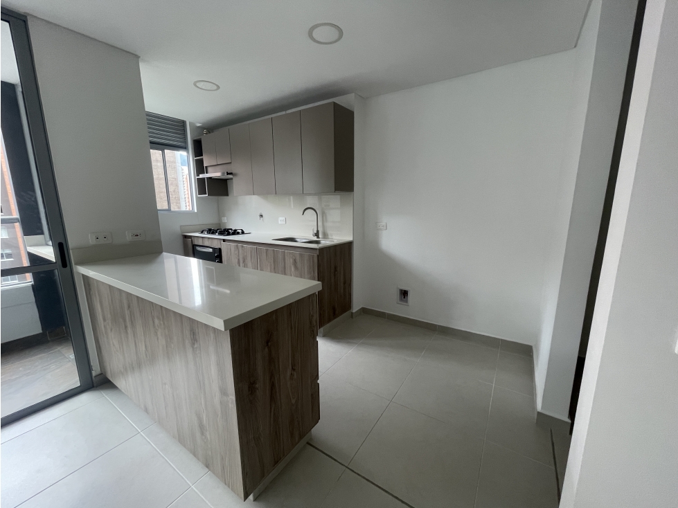 ALRRIENDO APARTAMENTO EN ENVIGADO SECTOR LOMA DE LOS MESA — foto 3