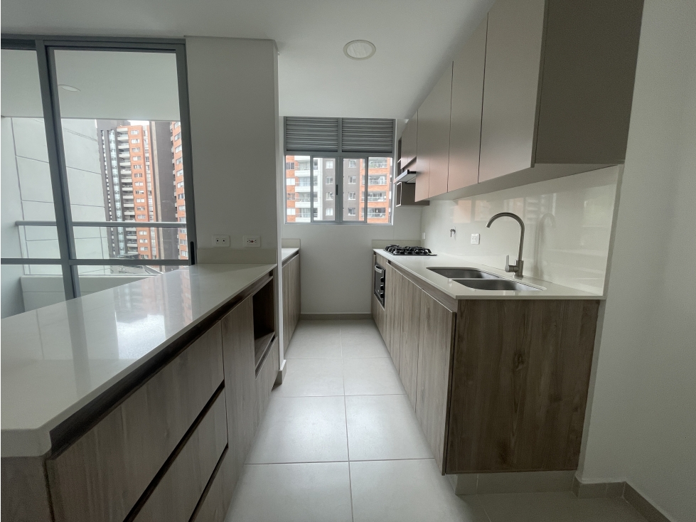 ALRRIENDO APARTAMENTO EN ENVIGADO SECTOR LOMA DE LOS MESA — foto 4
