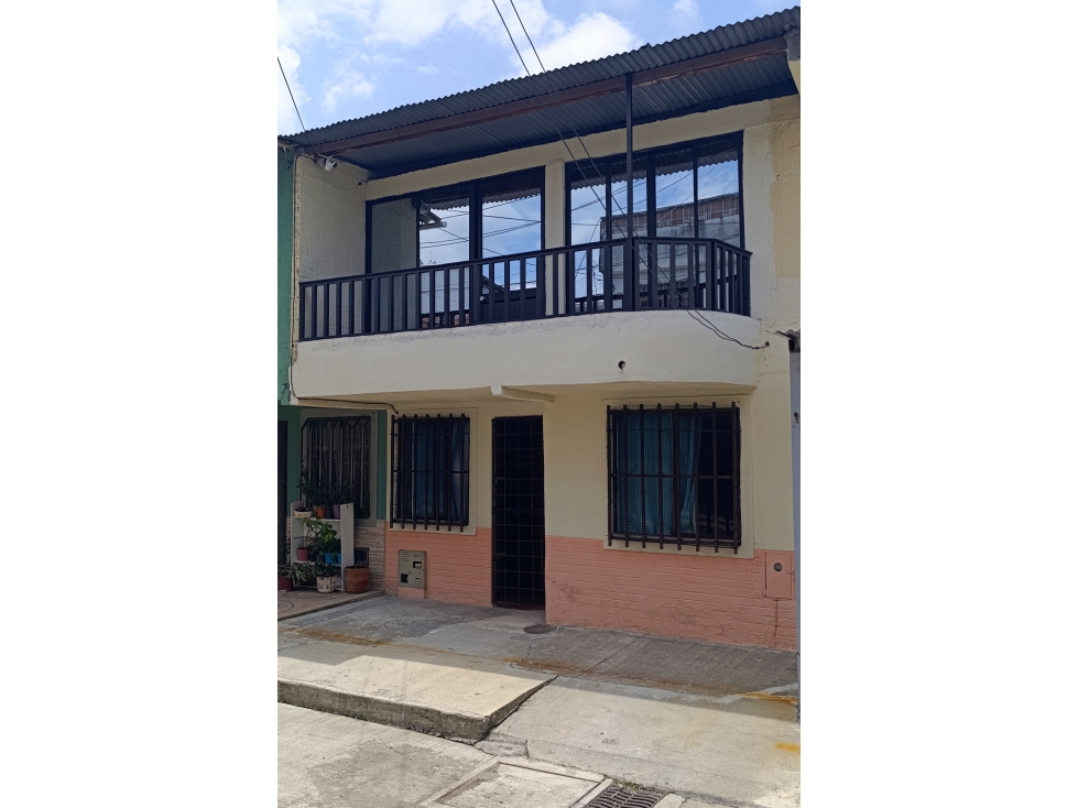 CASA EN VENTA - SUR DE ARMENIA - PUERTO ESPEJO