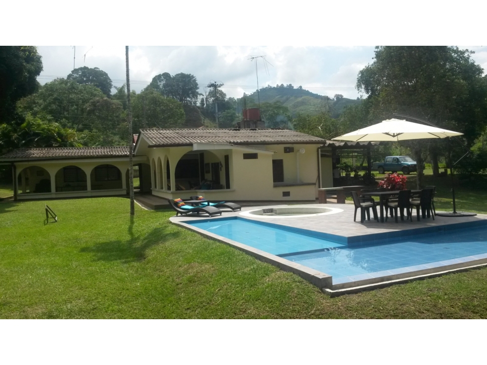 FINCA EN VENTA EN LA VÍA RIO VERDE - CÓRDOBA