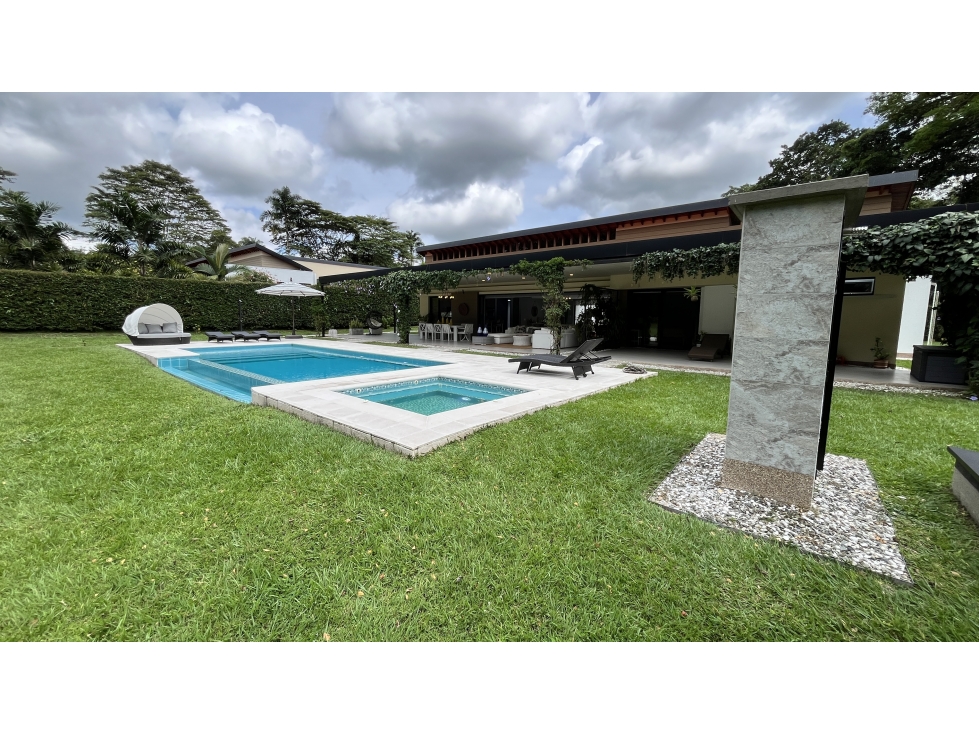 VENTA DE LUJOSA CASA CAMPESTRE EN ARMENIA, QUINDÍO, COLOMBIA