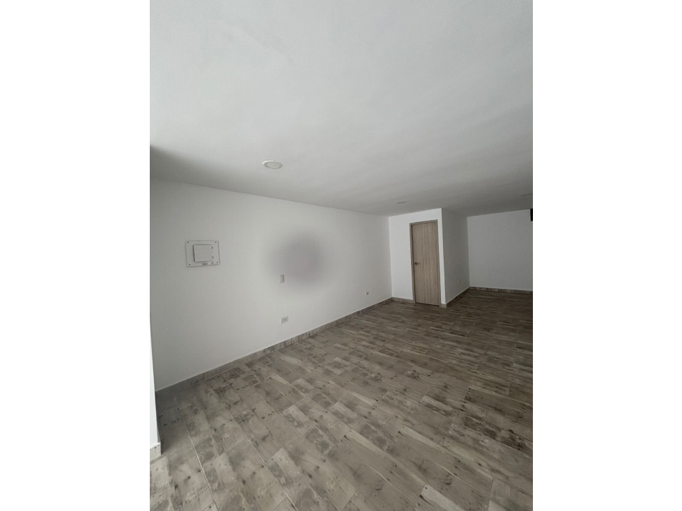 LOCAL COMERCIAL EN VENTA /ANTONIA SANTOS-CLASS 24 - 5