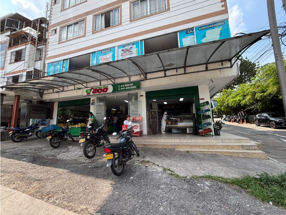 LOCAL COMERCIAL DE DOS NIVELES EN VENTA /CALLE 200 - 3