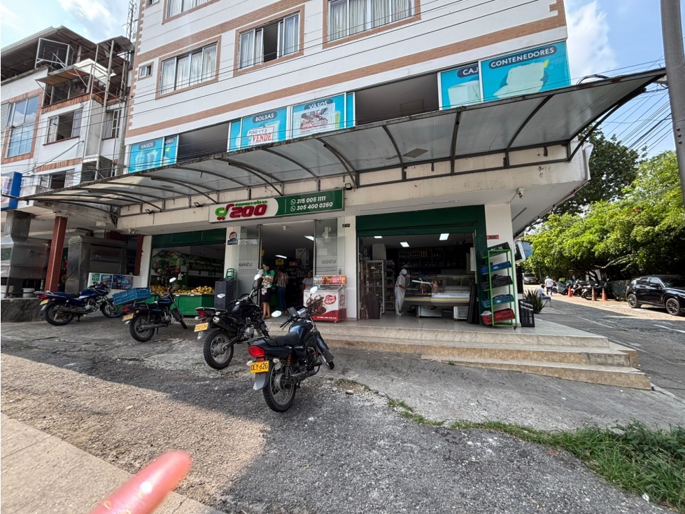 LOCAL COMERCIAL DE DOS NIVELES EN VENTA /CALLE 200 - 5