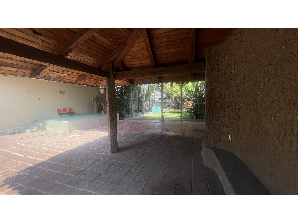 TERRENO CÉNTRICO EN ESQUINA USO COMERCIAL Y HABITACIONAL - 2