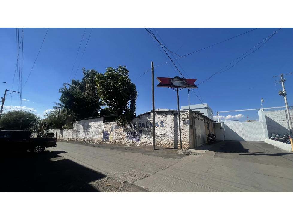 TERRENO CÉNTRICO EN ESQUINA USO COMERCIAL Y HABITACIONAL - 1