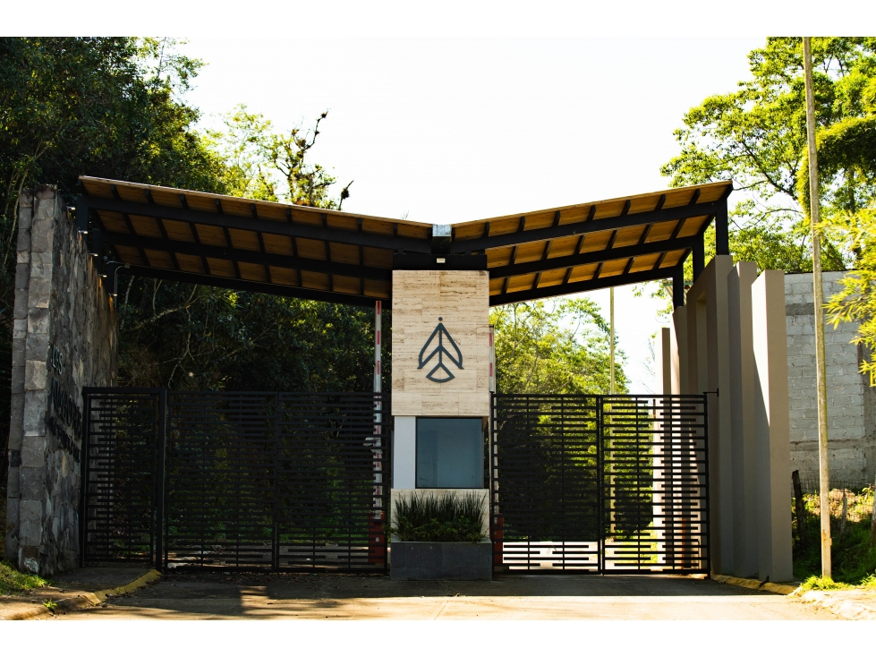 Terrenos en venta en Fraccionamiento Los Almendros, Xalapa - 1