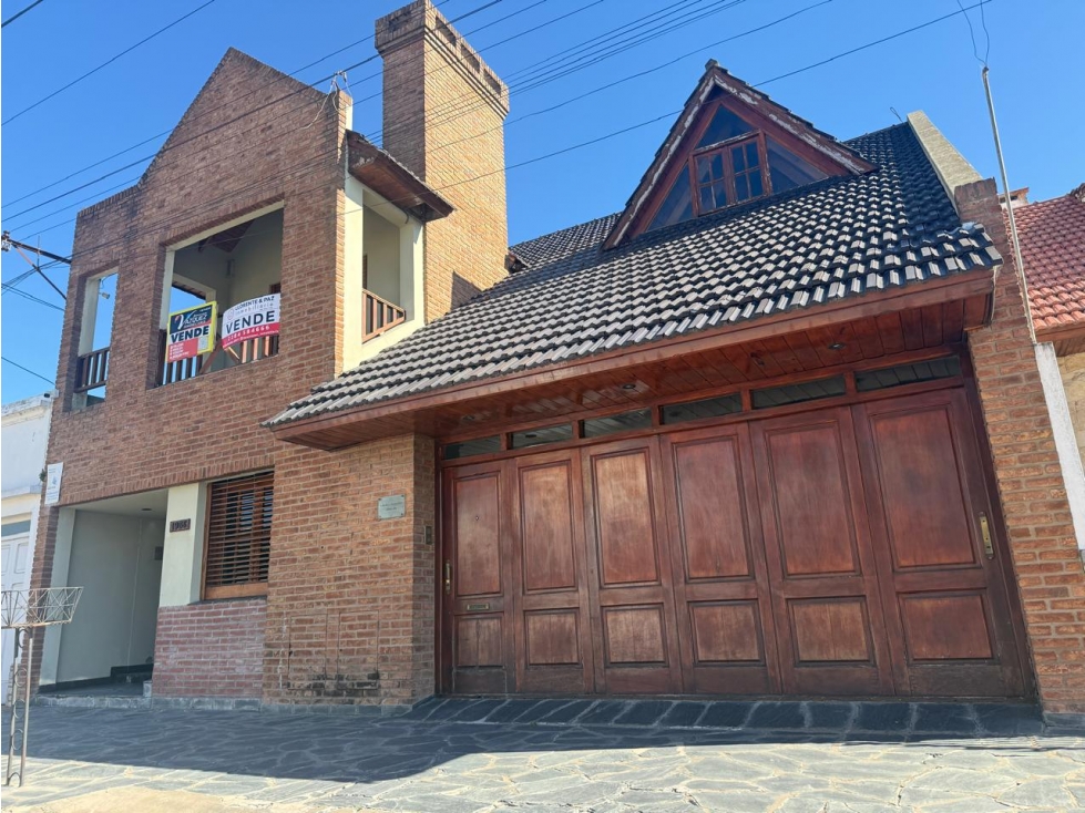 Venta | Casa | 4 dorm | Cabral e Indep