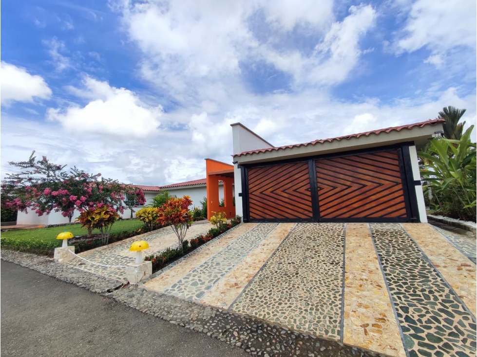 Se vende casa campestre en Cerritos