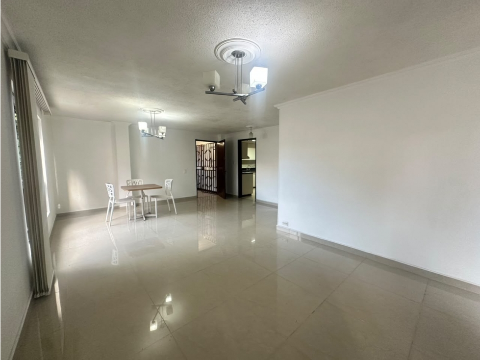 Venta de apartamento en laureles — foto 2