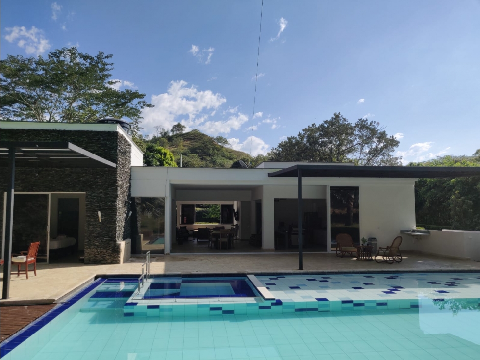 FINCA EN VENTA ENTRE SAN JERONIMO Y SANTA FE DE ANTIOQUIA. — foto 3