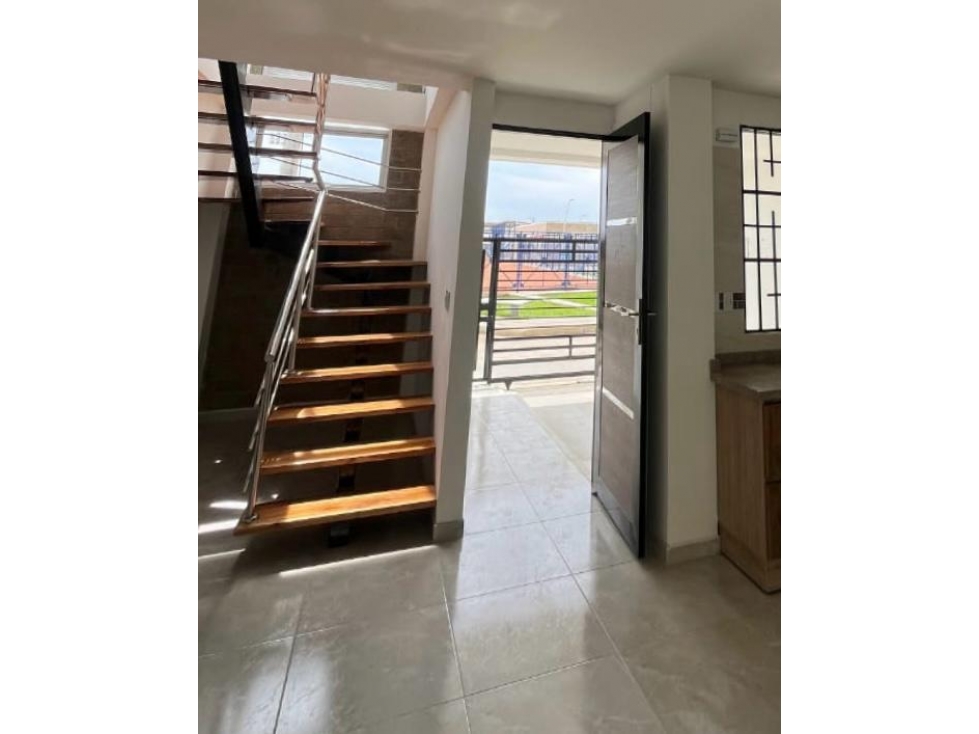 CASA EN VENTA DE DOS PISOS EN LA MARGEN IZQUIERDA DE MONTERIA — foto 2