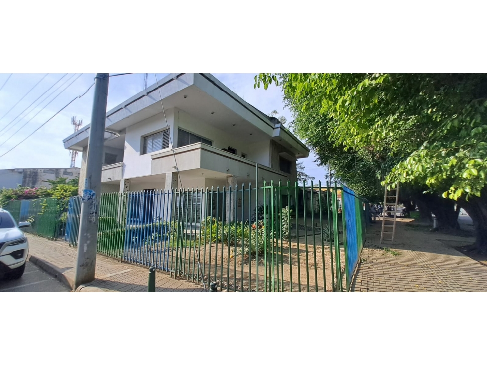 CASA EN VENTA FRENTE A LA RONDA DEL SINÚ