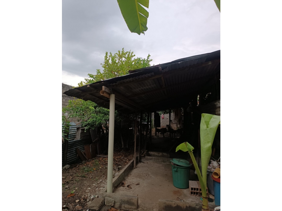 SE VENDE CASA-LOTE CON PROYECCION PARA INVERSION. — foto 4