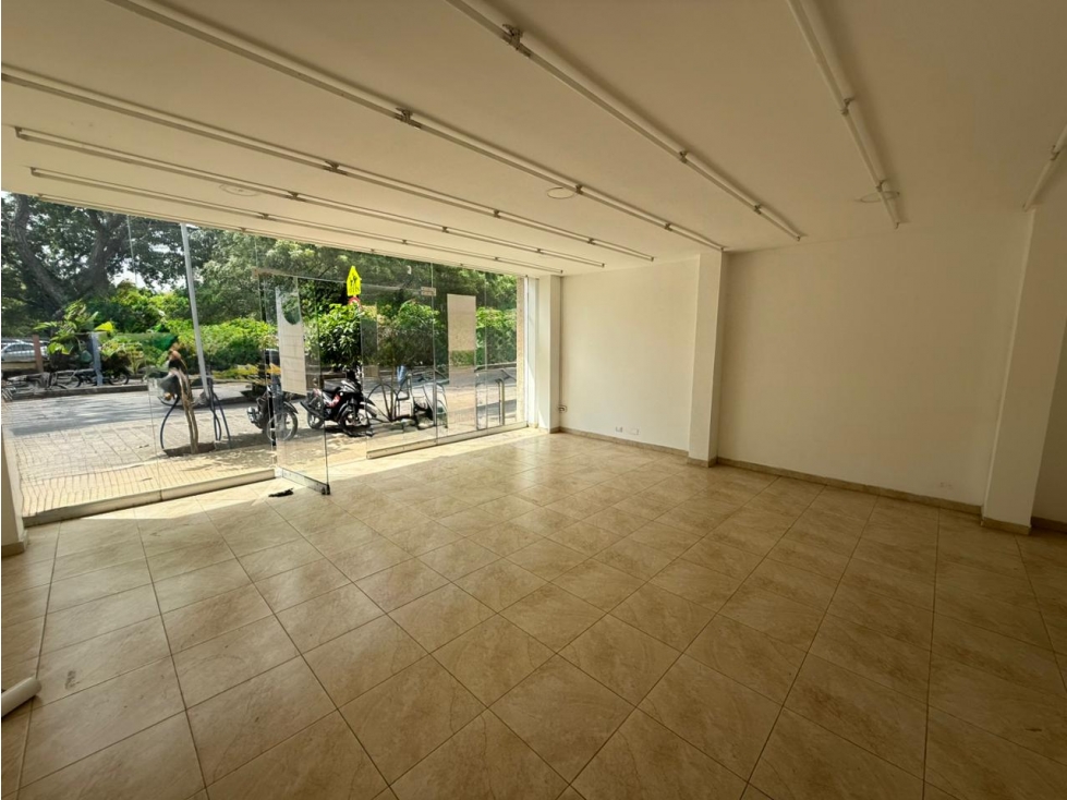 LOCAL EN ARRIENDO CON VITRINISMO A LA CALLE EN ISLA CENTER - MONTERIA — foto 3